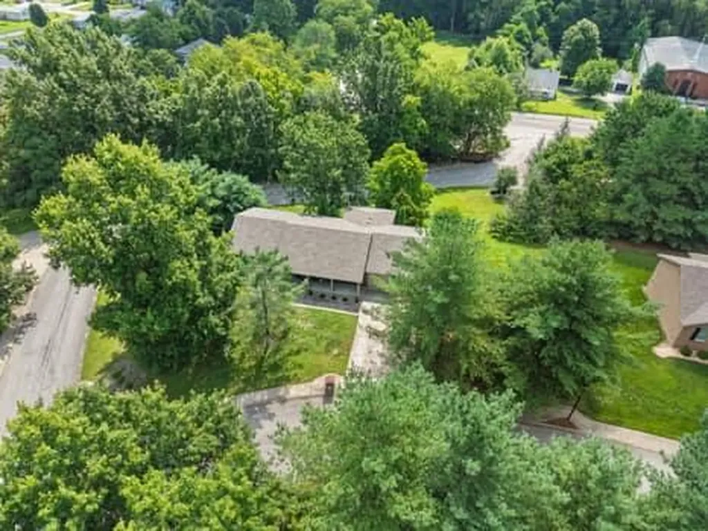 201 Pinecrest Court Berea KY 40403