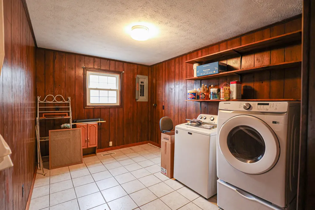 178 Lawson Lane Benton KY 42025