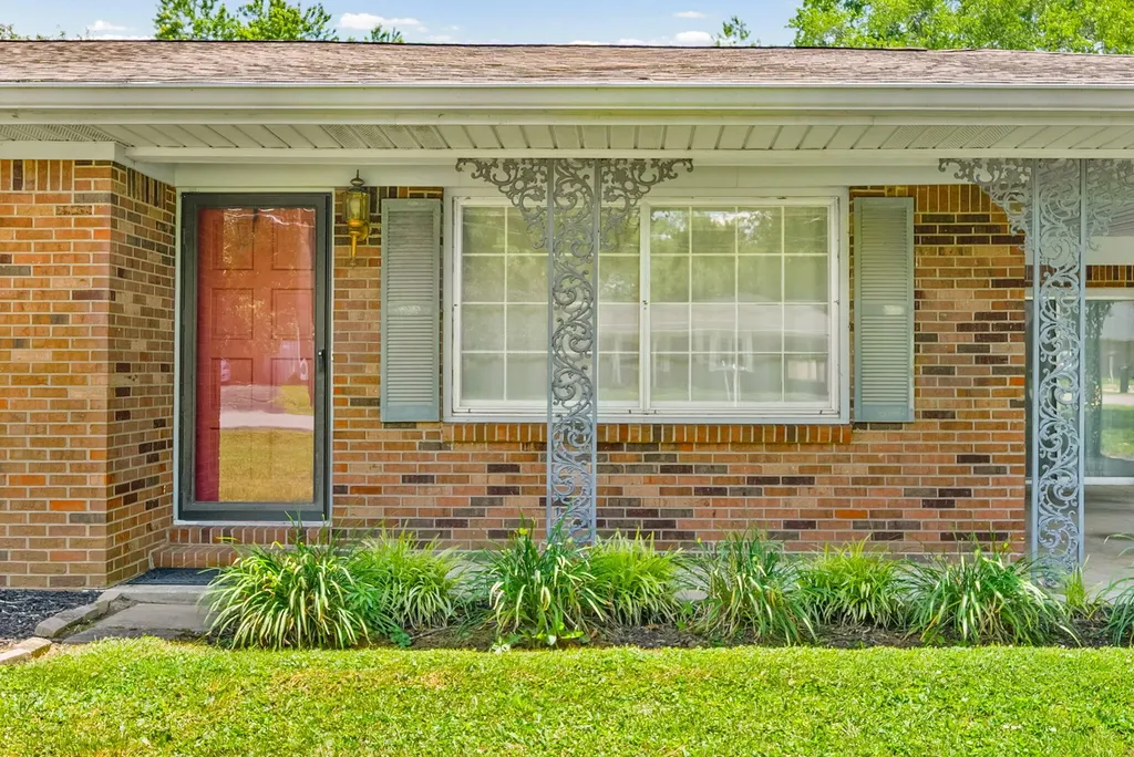 301 Donna Drive Hopkinsville KY 42240