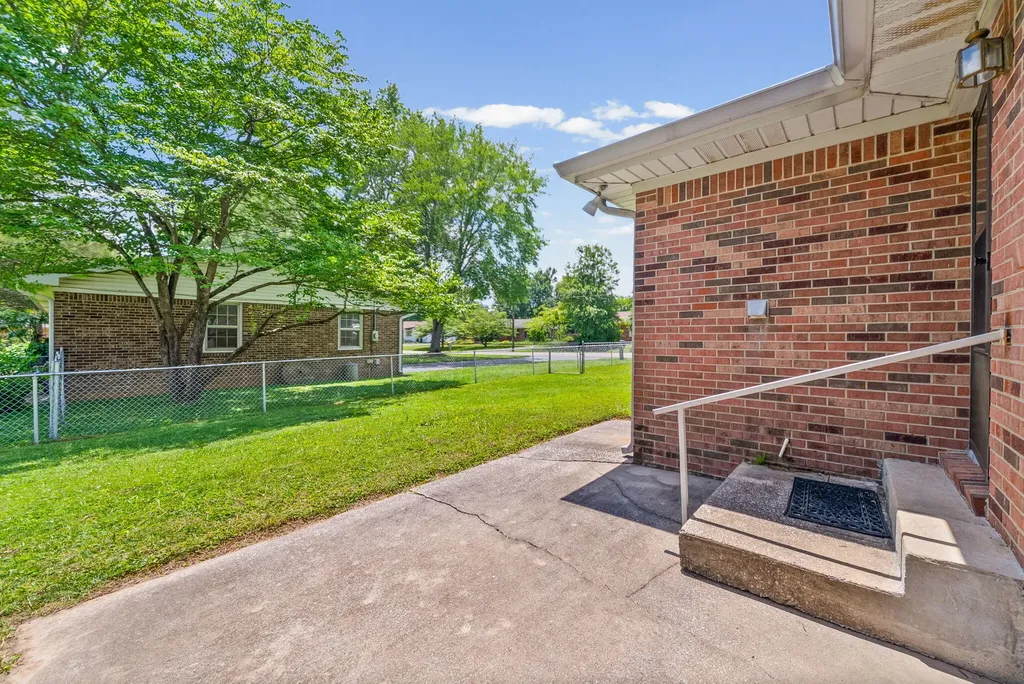 301 Donna Drive Hopkinsville KY 42240