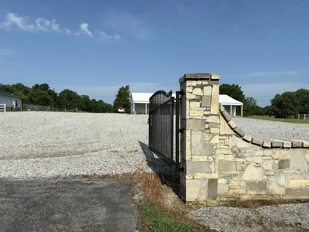 1851 U.s. 641 Benton KY 42025