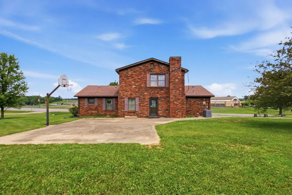 24 Ashlock Drive Lancaster KY 40444