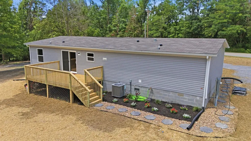 1235 Ky-328 Waynesburg KY 40489