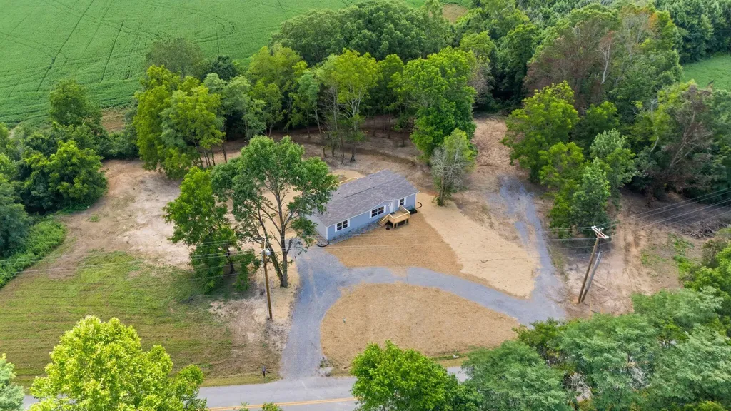 1235 Ky-328 Waynesburg KY 40489