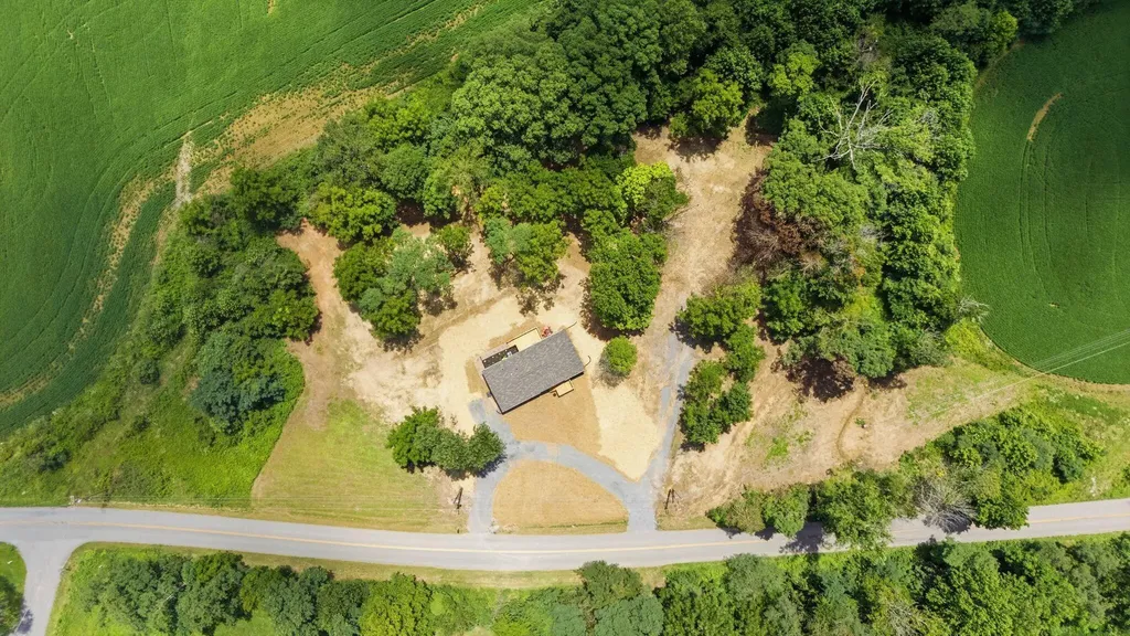 1235 Ky-328 Waynesburg KY 40489