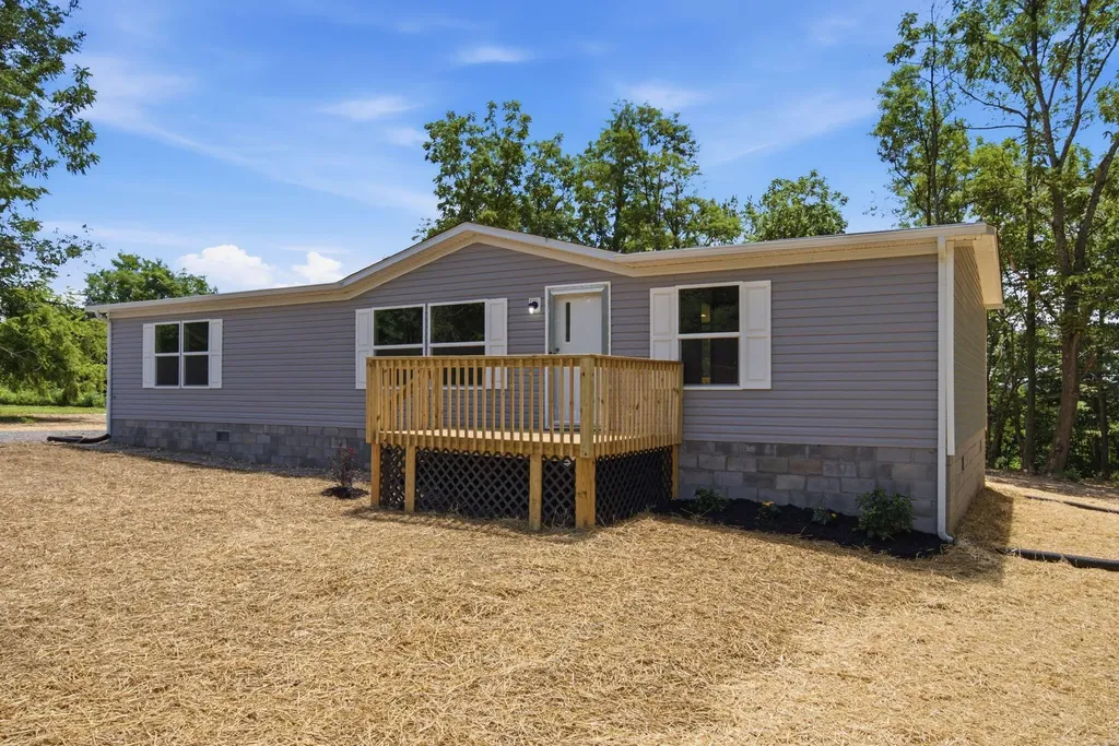 1235 Ky-328 Waynesburg KY 40489