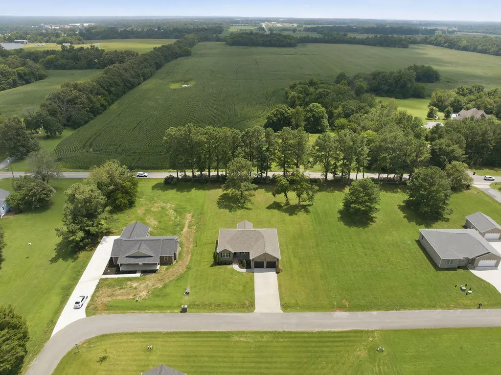 64 Drew Drive Murray KY 42071