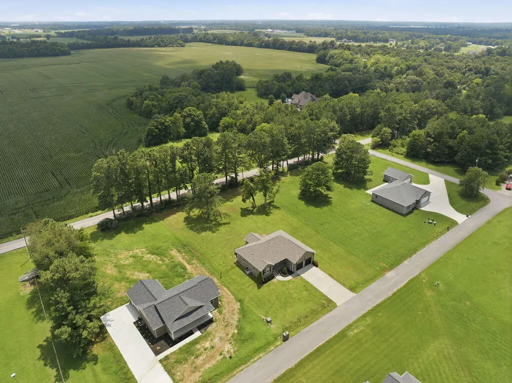 64 Drew Drive Murray KY 42071
