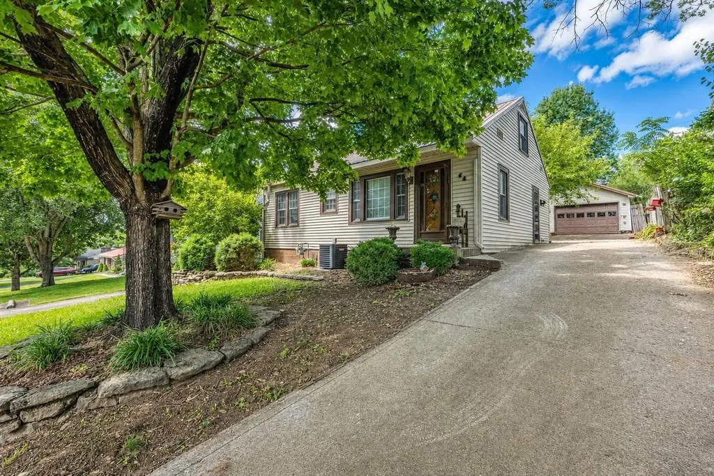 64 Horseshoe Drive Paris KY 40361