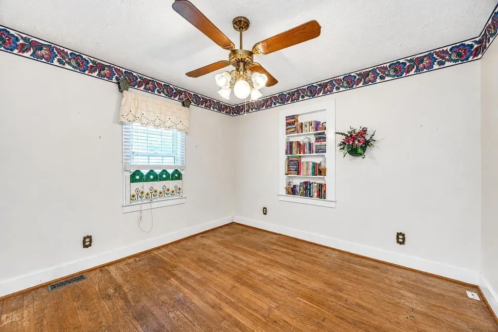 64 Horseshoe Drive Paris KY 40361