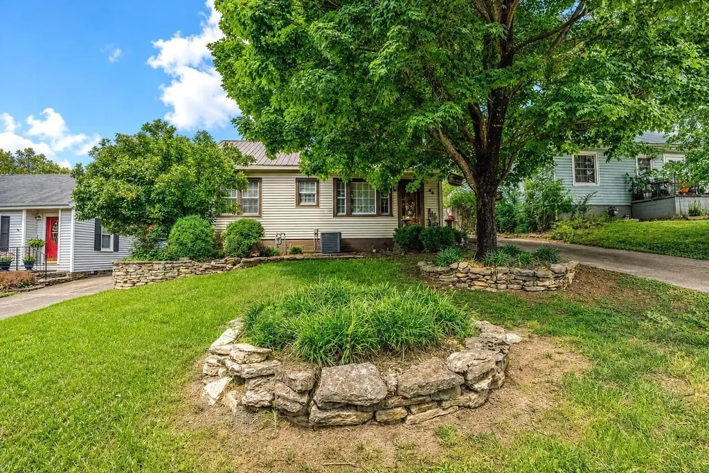 64 Horseshoe Drive Paris KY 40361