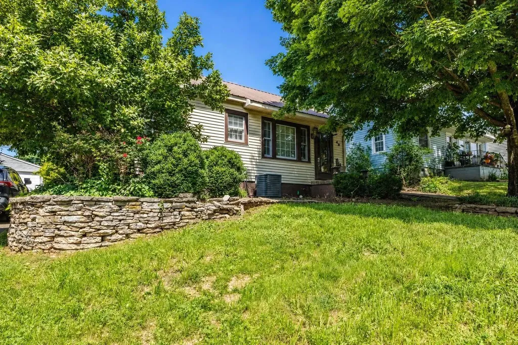 64 Horseshoe Drive Paris KY 40361