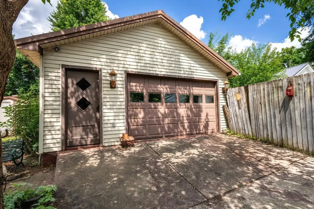 64 Horseshoe Drive Paris KY 40361