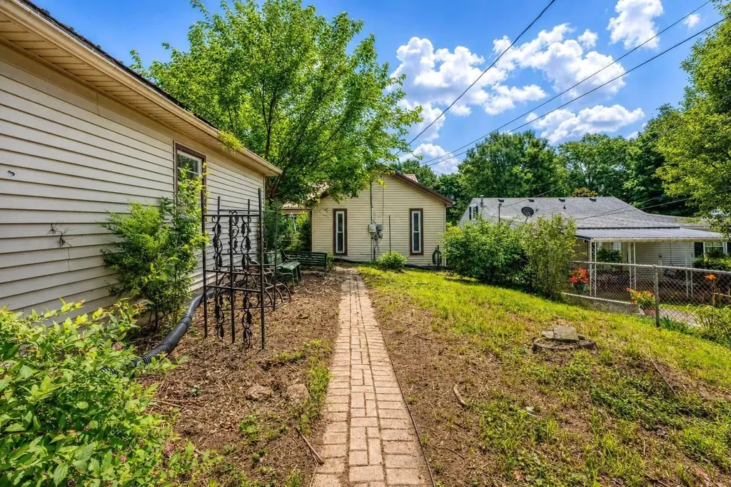 64 Horseshoe Drive Paris KY 40361