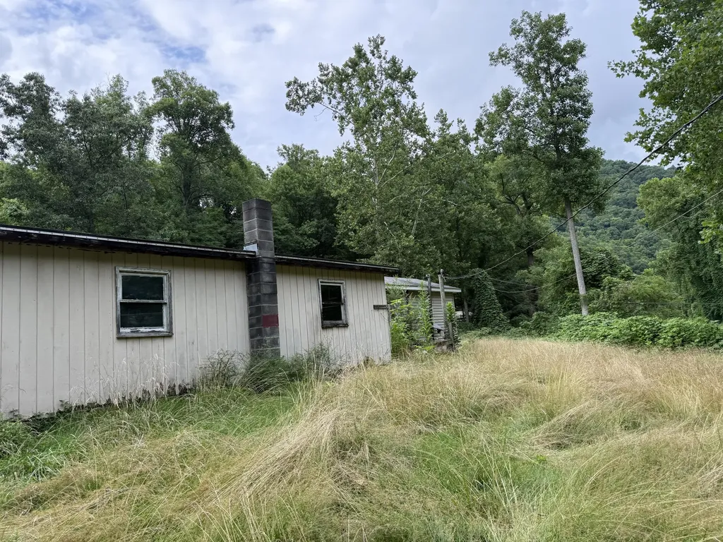 15872 Kentucky 38 Evarts KY 40828