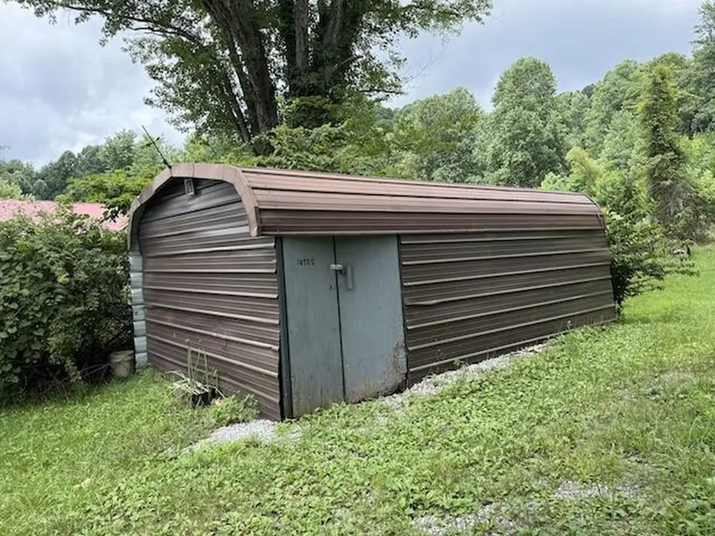10705 Forkland Road Parksville KY 40464