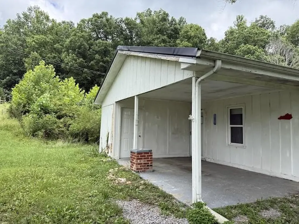 10705 Forkland Road Parksville KY 40464