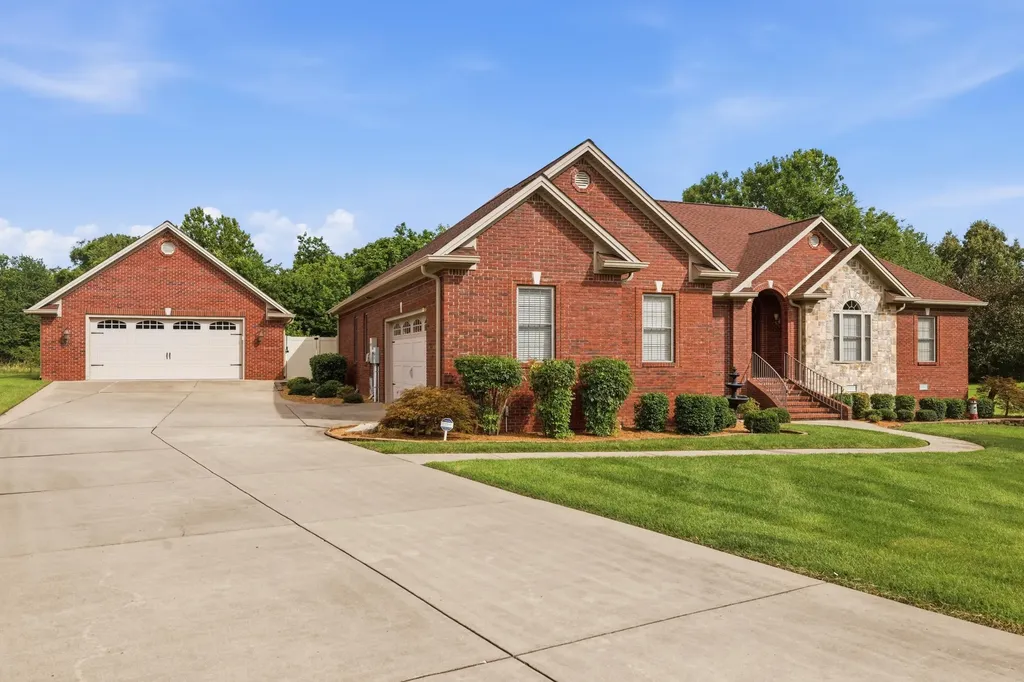 225 Larkspur Lane Paducah KY 42003