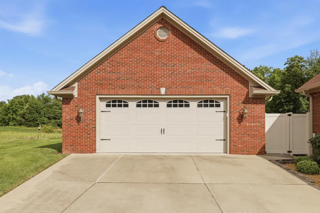 225 Larkspur Lane Paducah KY 42003