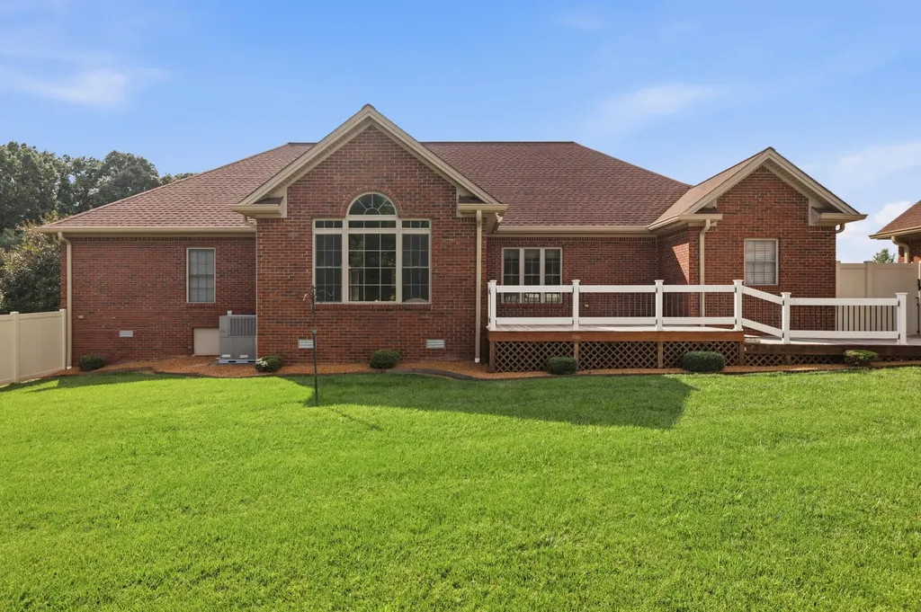 225 Larkspur Lane Paducah KY 42003