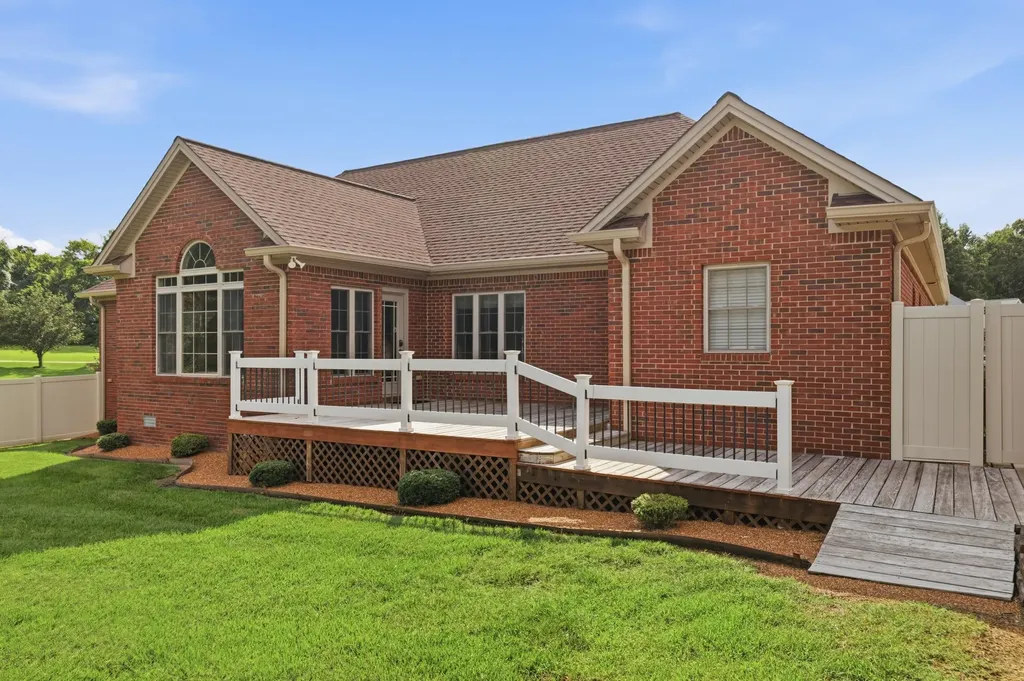 225 Larkspur Lane Paducah KY 42003