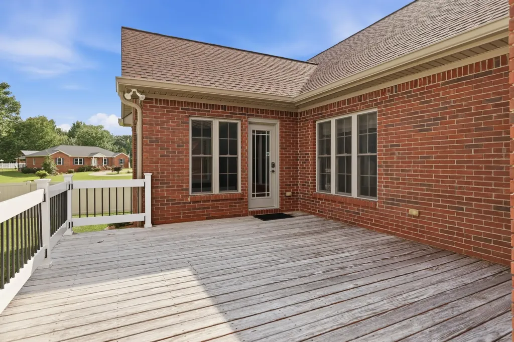 225 Larkspur Lane Paducah KY 42003
