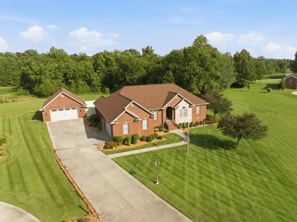 225 Larkspur Lane Paducah KY 42003