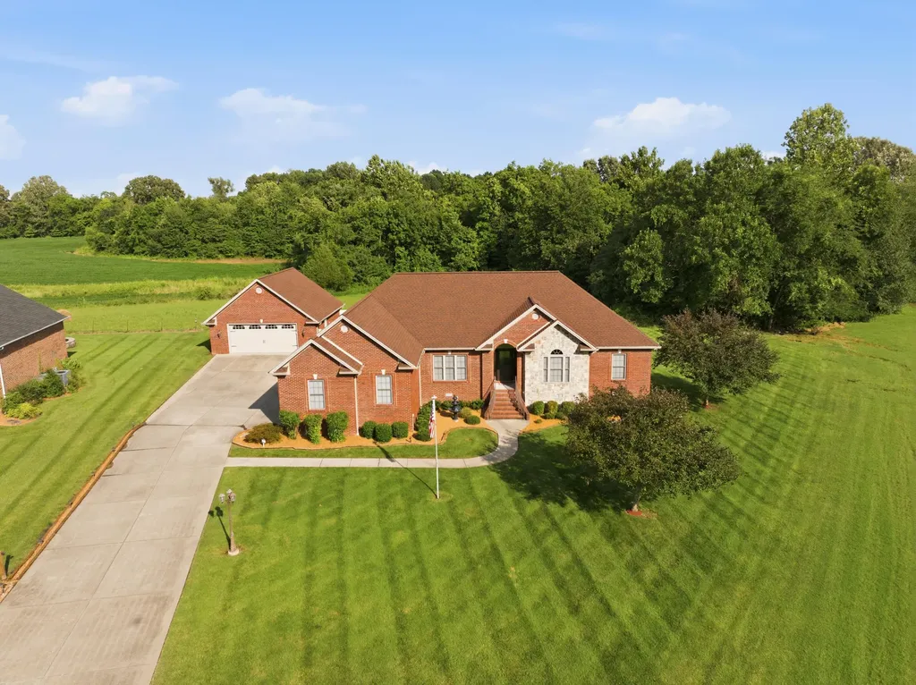 225 Larkspur Lane Paducah KY 42003