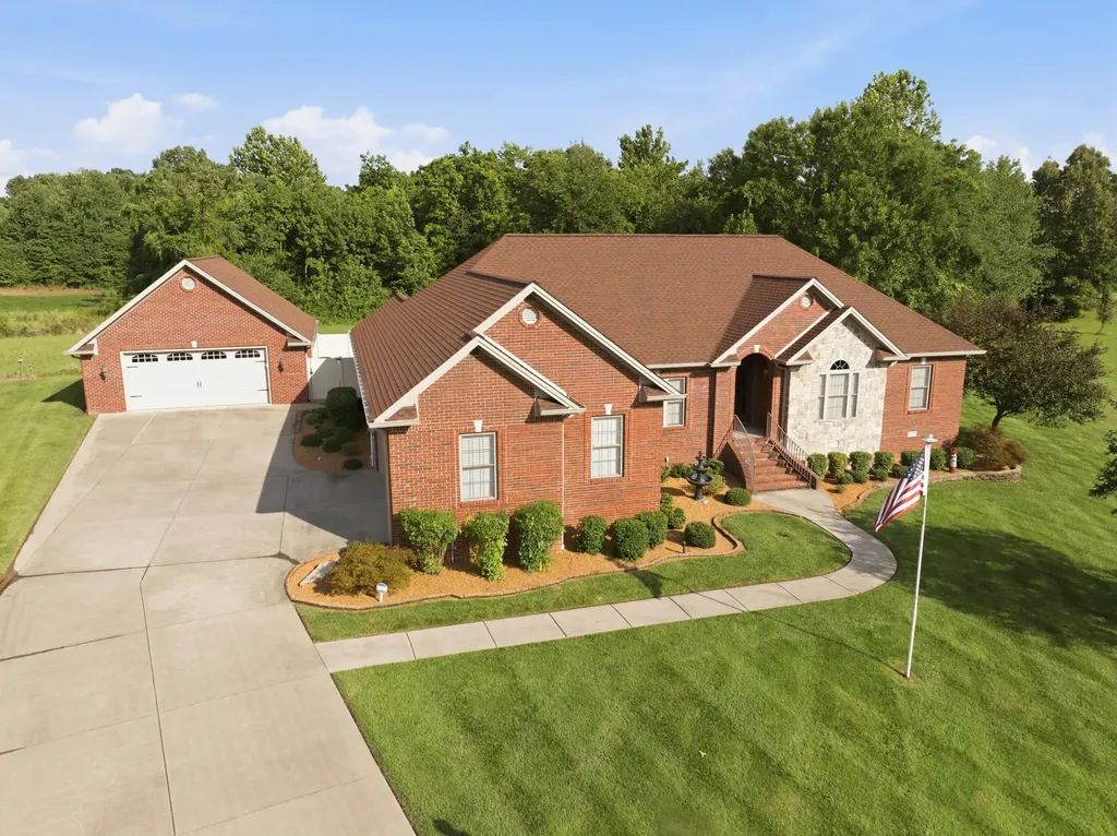 225 Larkspur Lane Paducah KY 42003