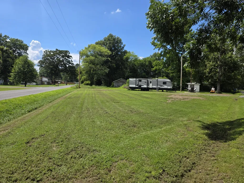 31 E 1st Street Gilbertsville KY 42044
