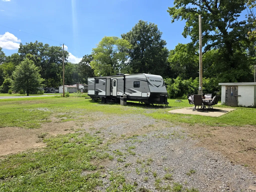 31 E 1st Street Gilbertsville KY 42044