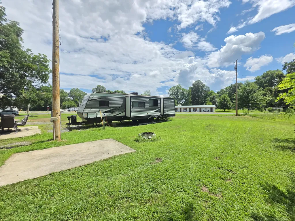 31 E 1st Street Gilbertsville KY 42044