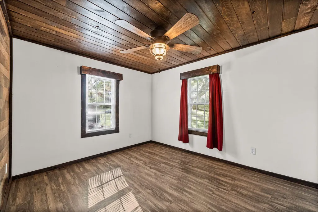 59 Perry Street Cadiz KY 42211
