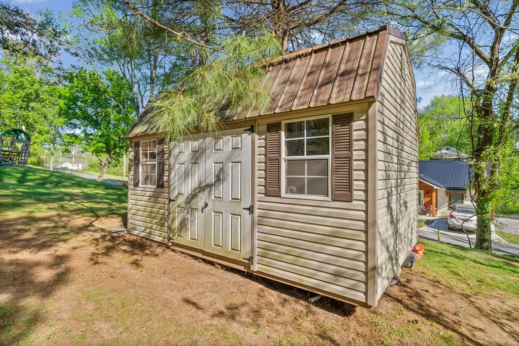 59 Perry Street Cadiz KY 42211