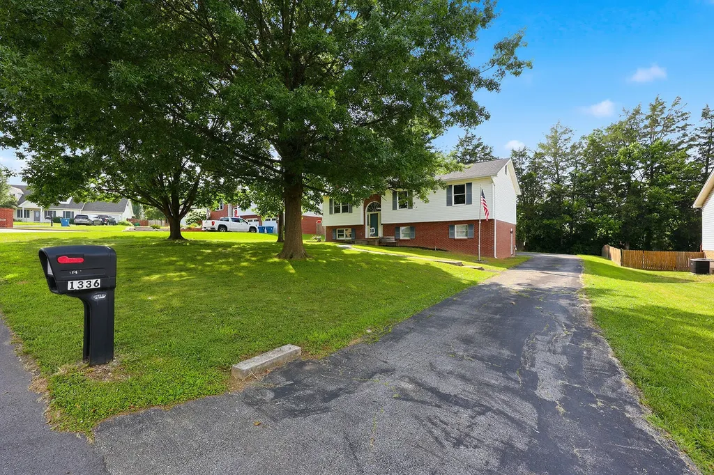 1336 Bonnie Blue Loop Lawrenceburg KY 40342