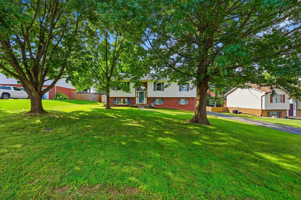 1336 Bonnie Blue Loop Lawrenceburg KY 40342