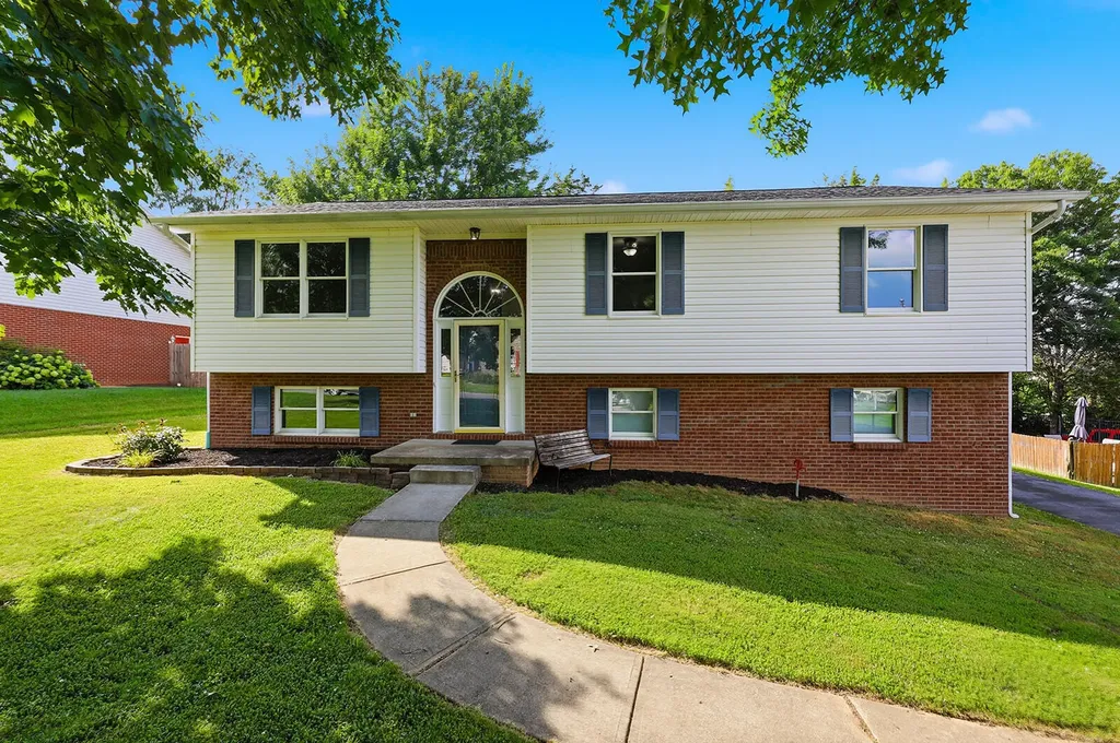 1336 Bonnie Blue Loop Lawrenceburg KY 40342