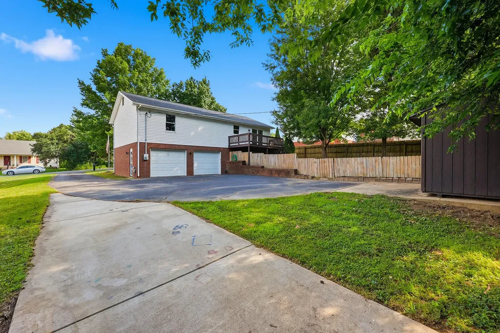 1336 Bonnie Blue Loop Lawrenceburg KY 40342