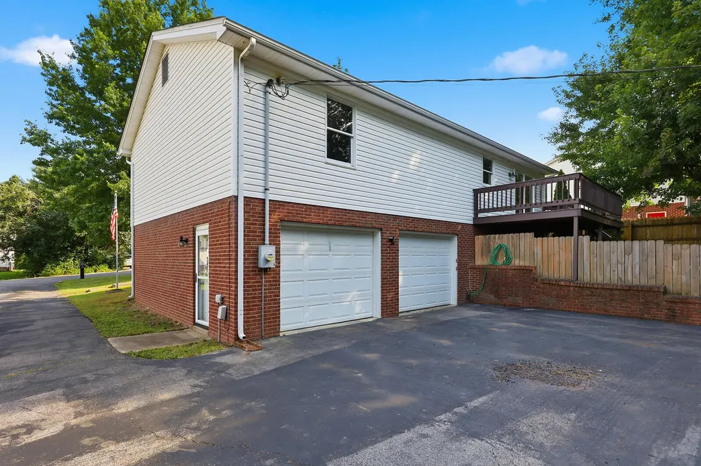 1336 Bonnie Blue Loop Lawrenceburg KY 40342