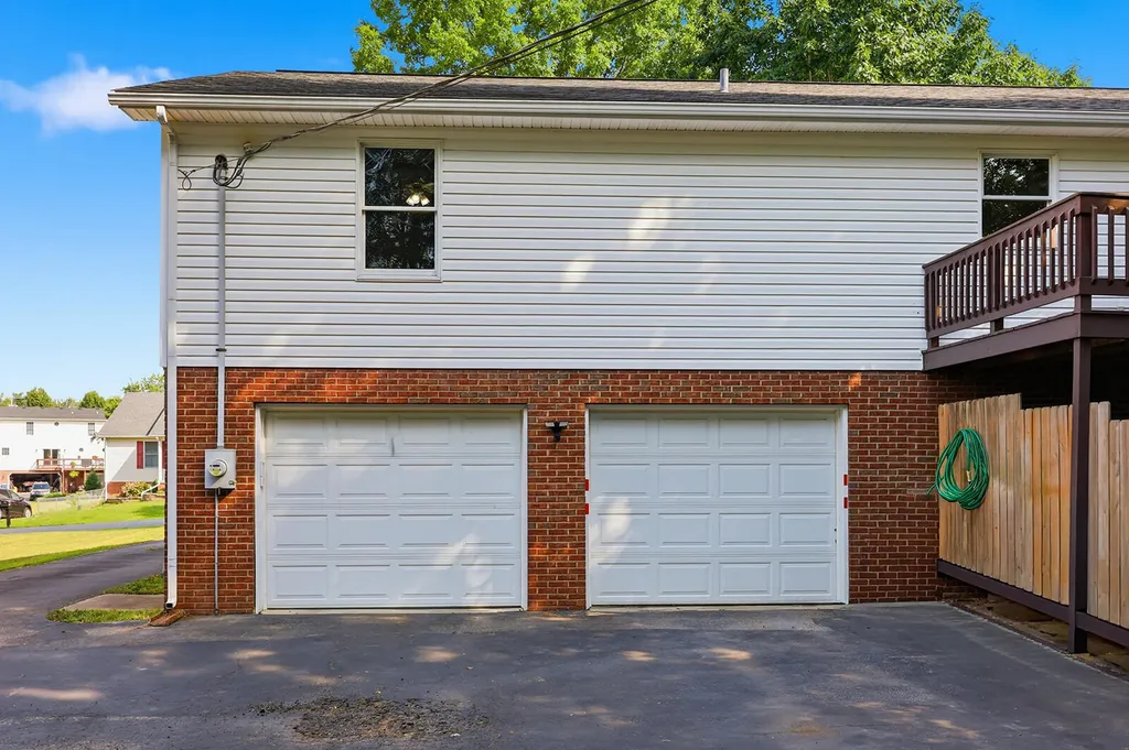 1336 Bonnie Blue Loop Lawrenceburg KY 40342