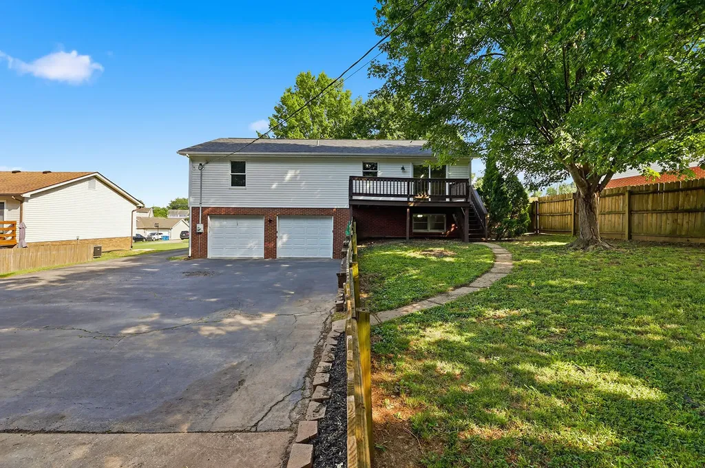 1336 Bonnie Blue Loop Lawrenceburg KY 40342