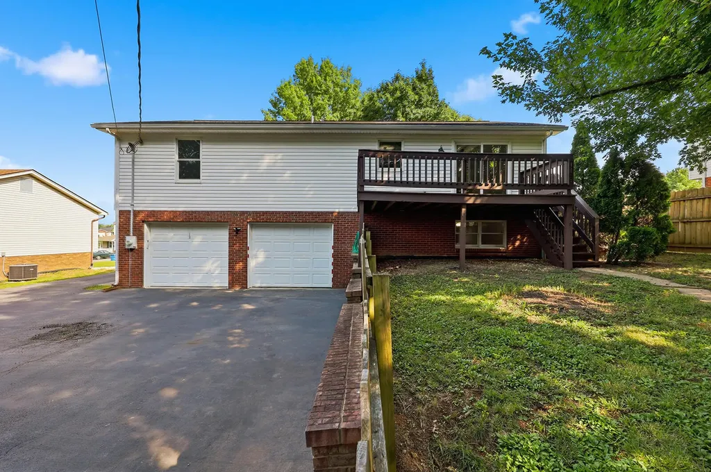 1336 Bonnie Blue Loop Lawrenceburg KY 40342