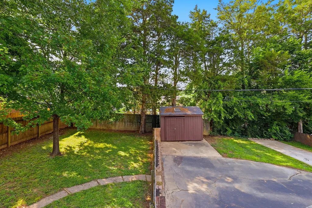 1336 Bonnie Blue Loop Lawrenceburg KY 40342