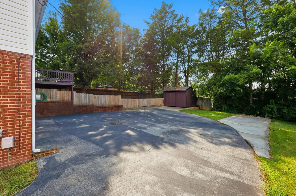 1336 Bonnie Blue Loop Lawrenceburg KY 40342