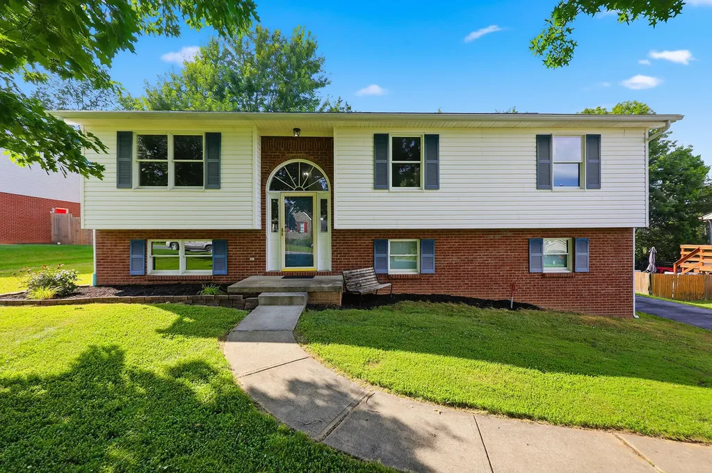 1336 Bonnie Blue Loop Lawrenceburg KY 40342