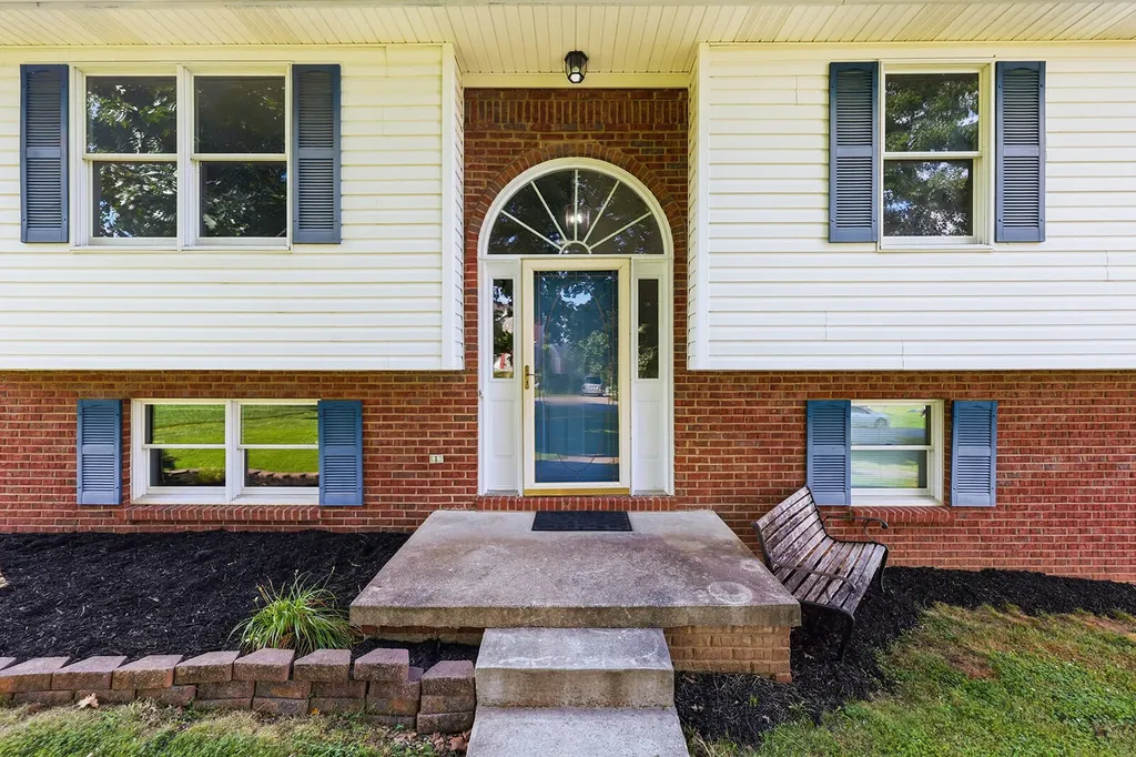 1336 Bonnie Blue Loop Lawrenceburg KY 40342