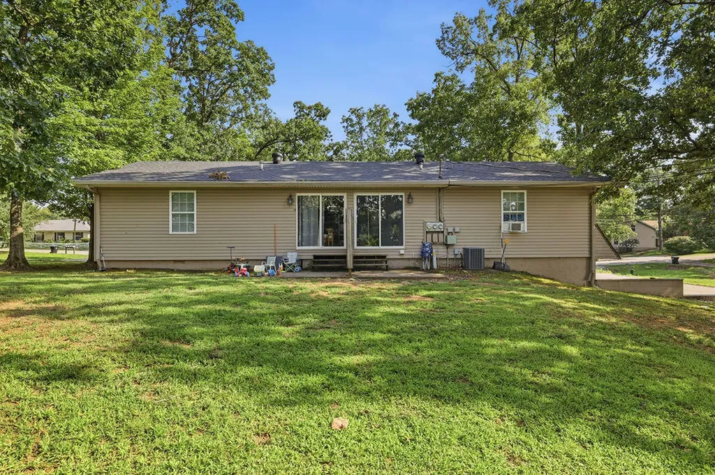 1326 Diuguid Drive Murray KY 42071