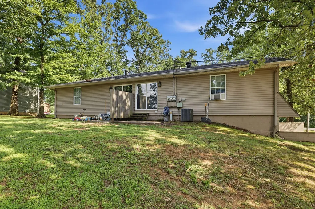 1326 Diuguid Drive Murray KY 42071