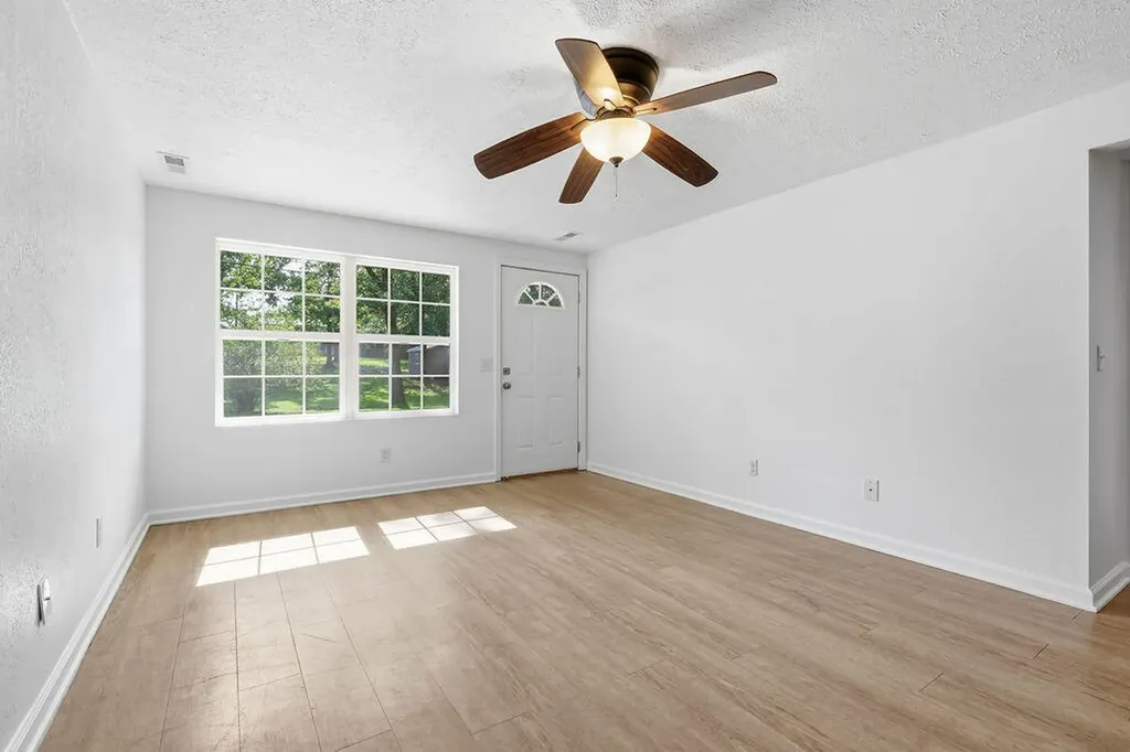 1326 Diuguid Drive Murray KY 42071