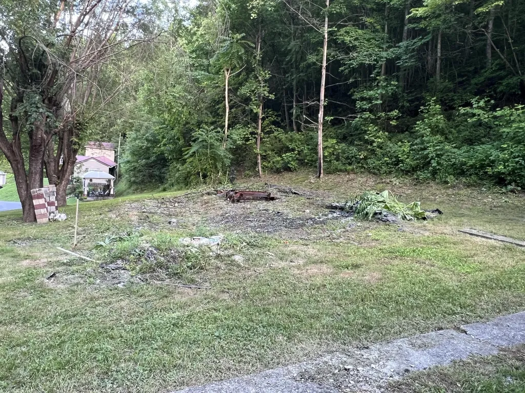 697 Hampton Cemetery Road Girdler KY 40943